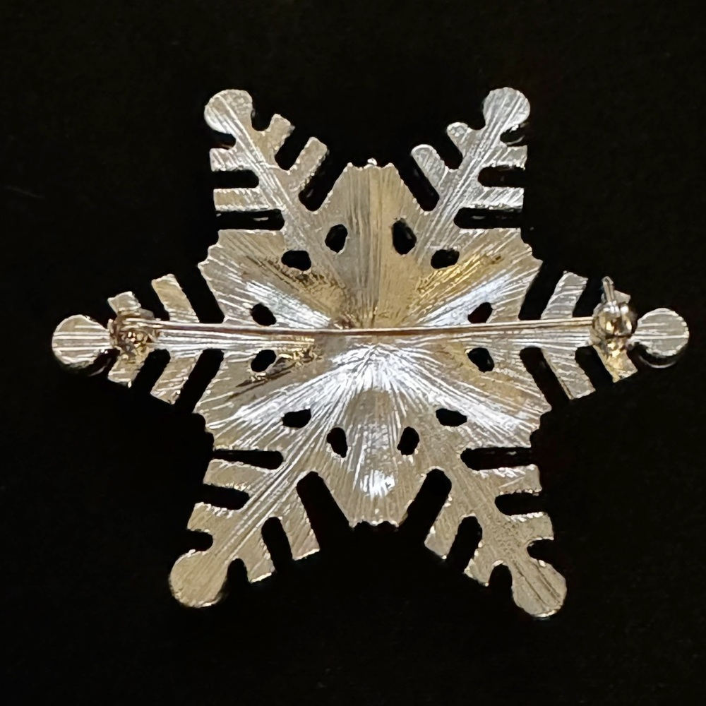 ✨Beautiful Snowflake Rhinestone Brooch - Picture 2 of 3
